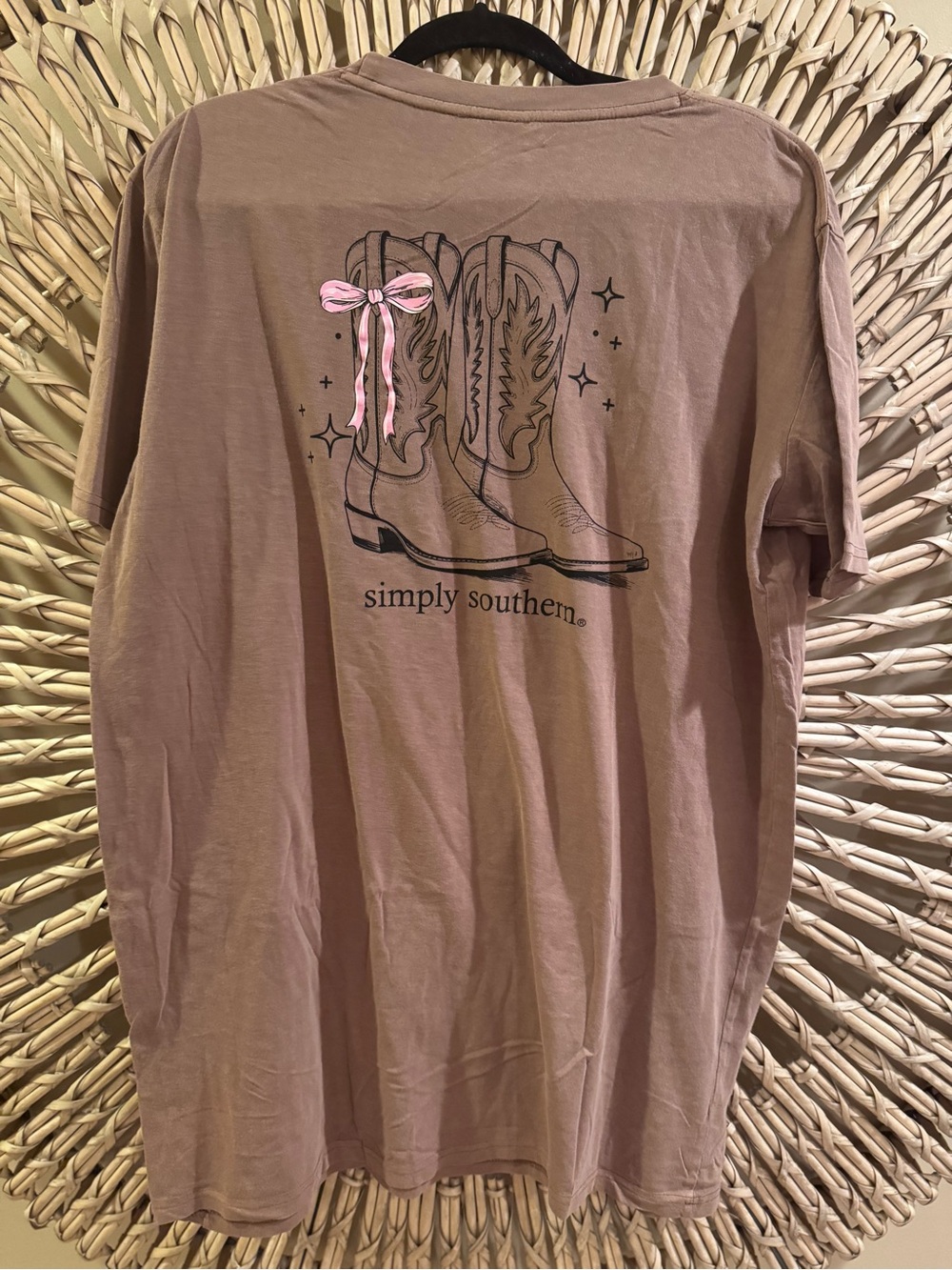 Brown tshirt with boots and pink bows